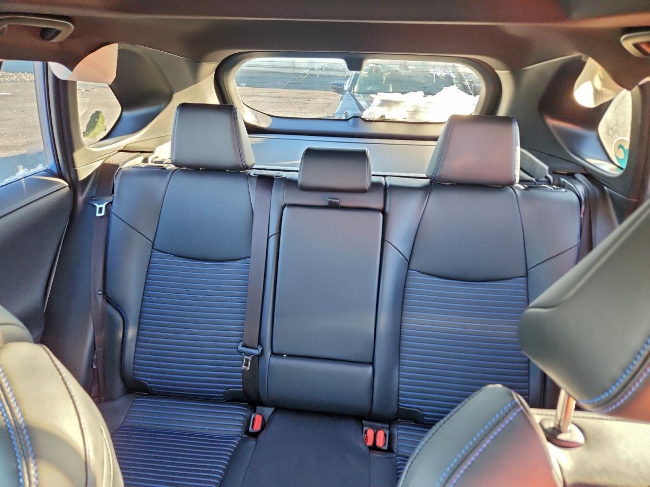 Toyota RAV4 Xse Image 9