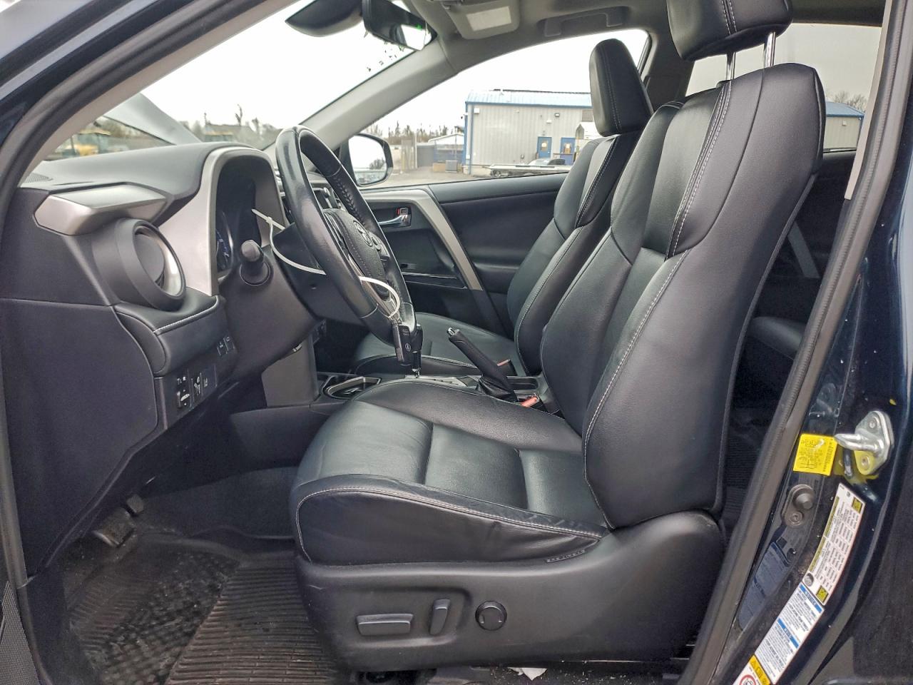 Toyota RAV4 Limited Image 6