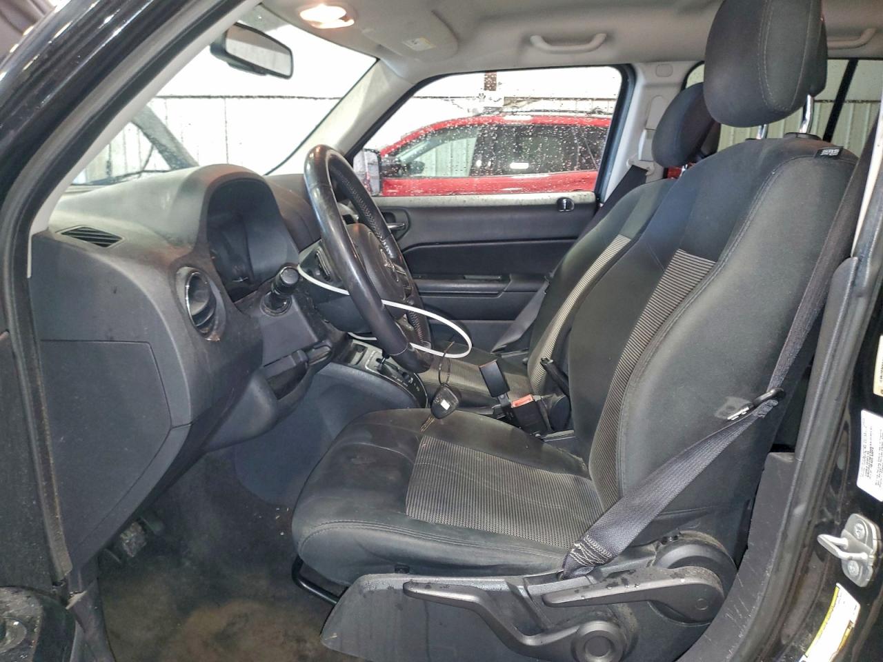 Jeep Patriot Latitude Image 12