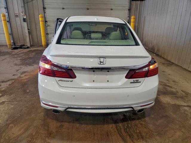 Honda Accord Touring Image 2