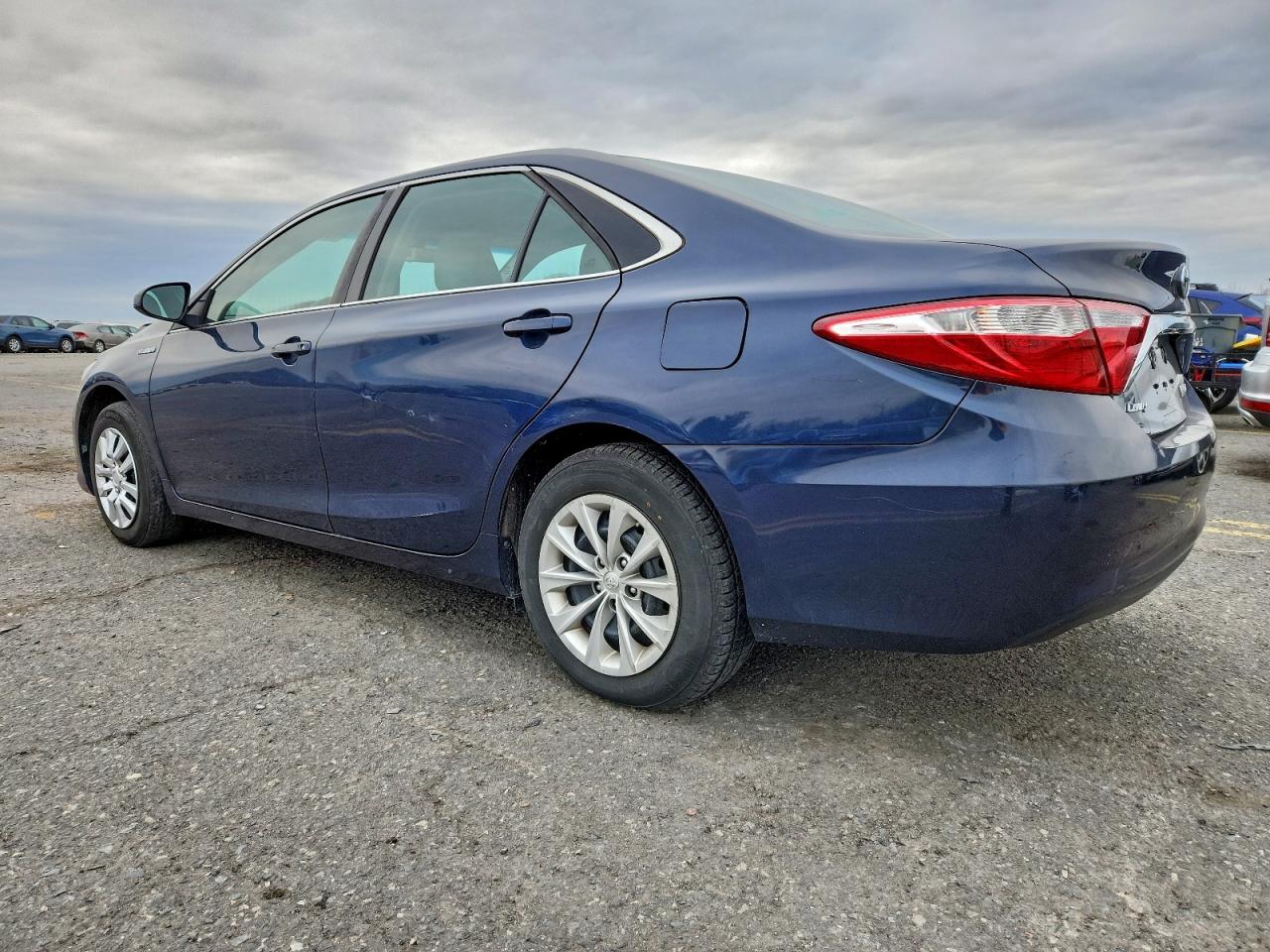 Toyota Camry Hybrid Image 2