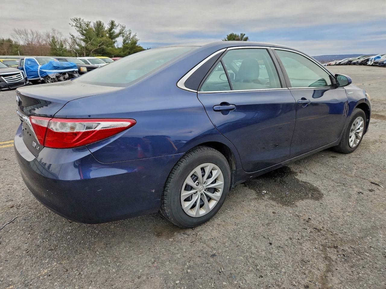 Toyota Camry Hybrid Image 3