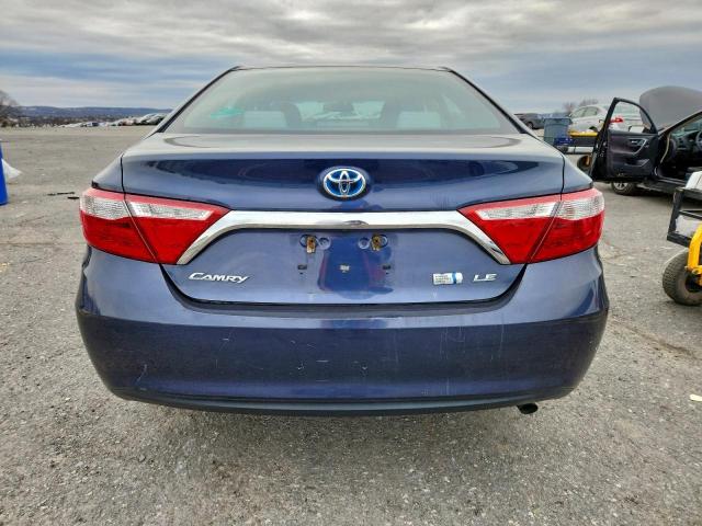 Toyota Camry Hybrid Image 4