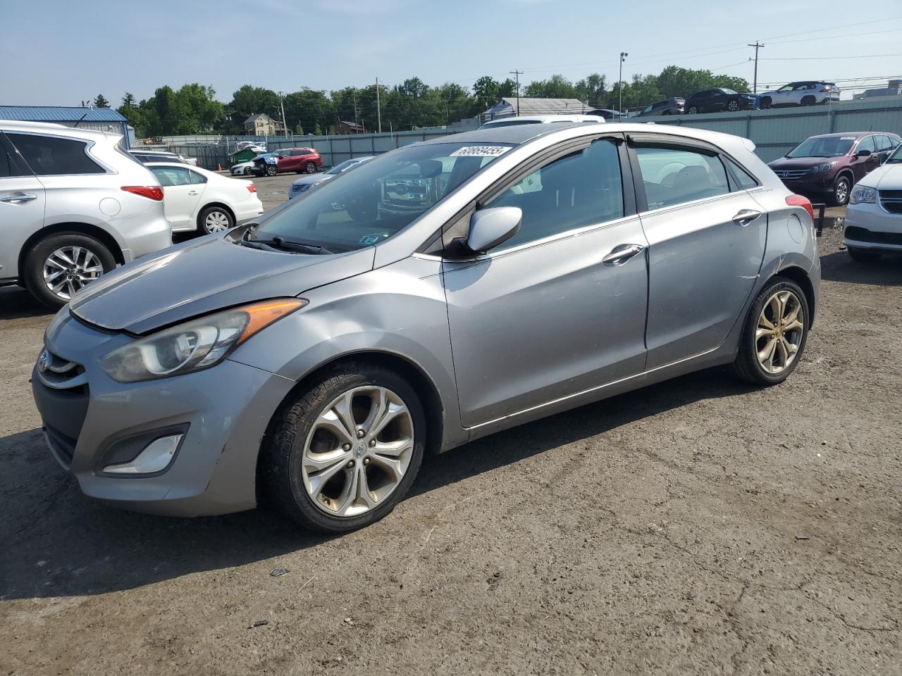 Hyundai ELANTRA Image 1