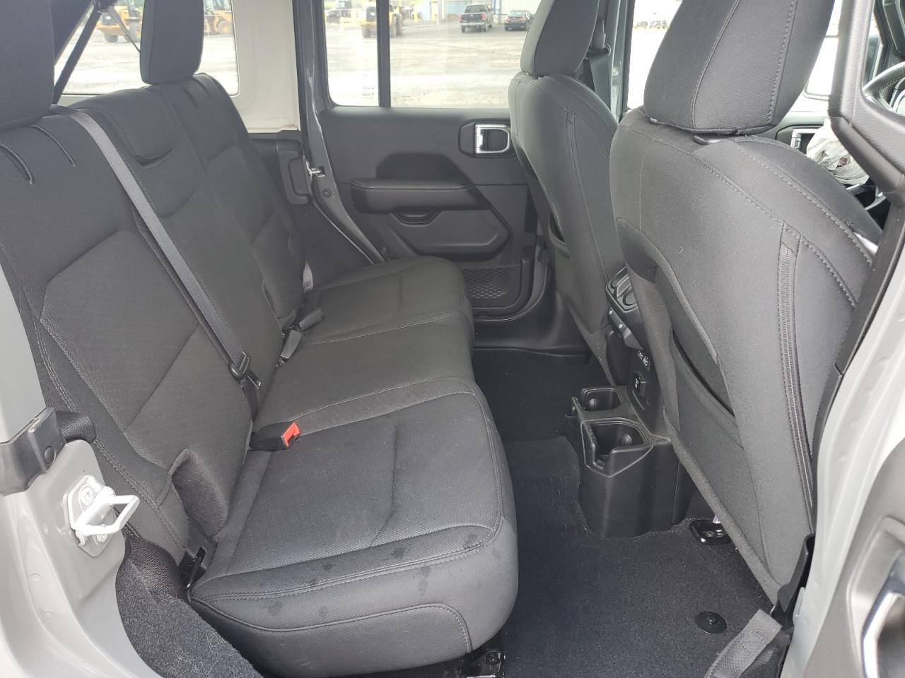 Jeep Wrangler Sahara Image 9