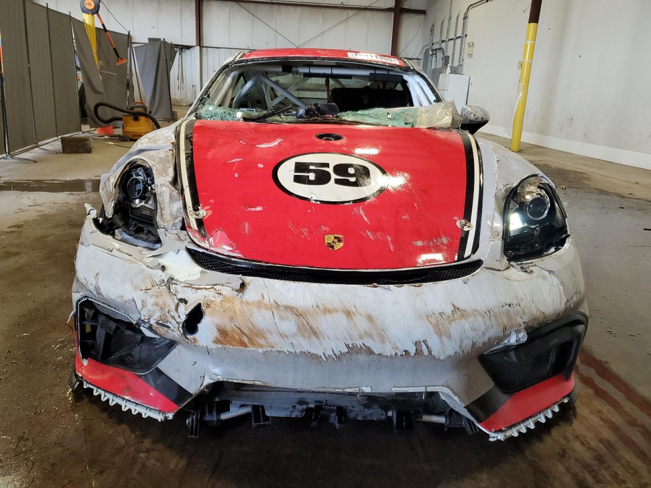 Porsche Cayman Image 9