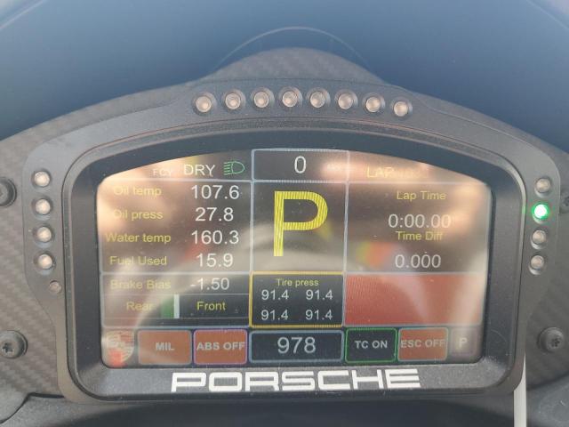 Porsche Cayman Image 2