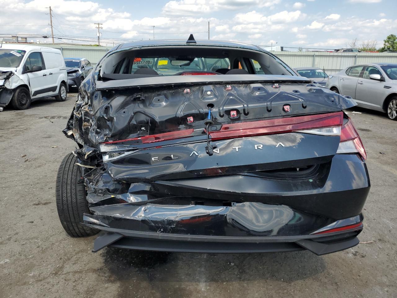 Hyundai ELANTRA Sel Image 9