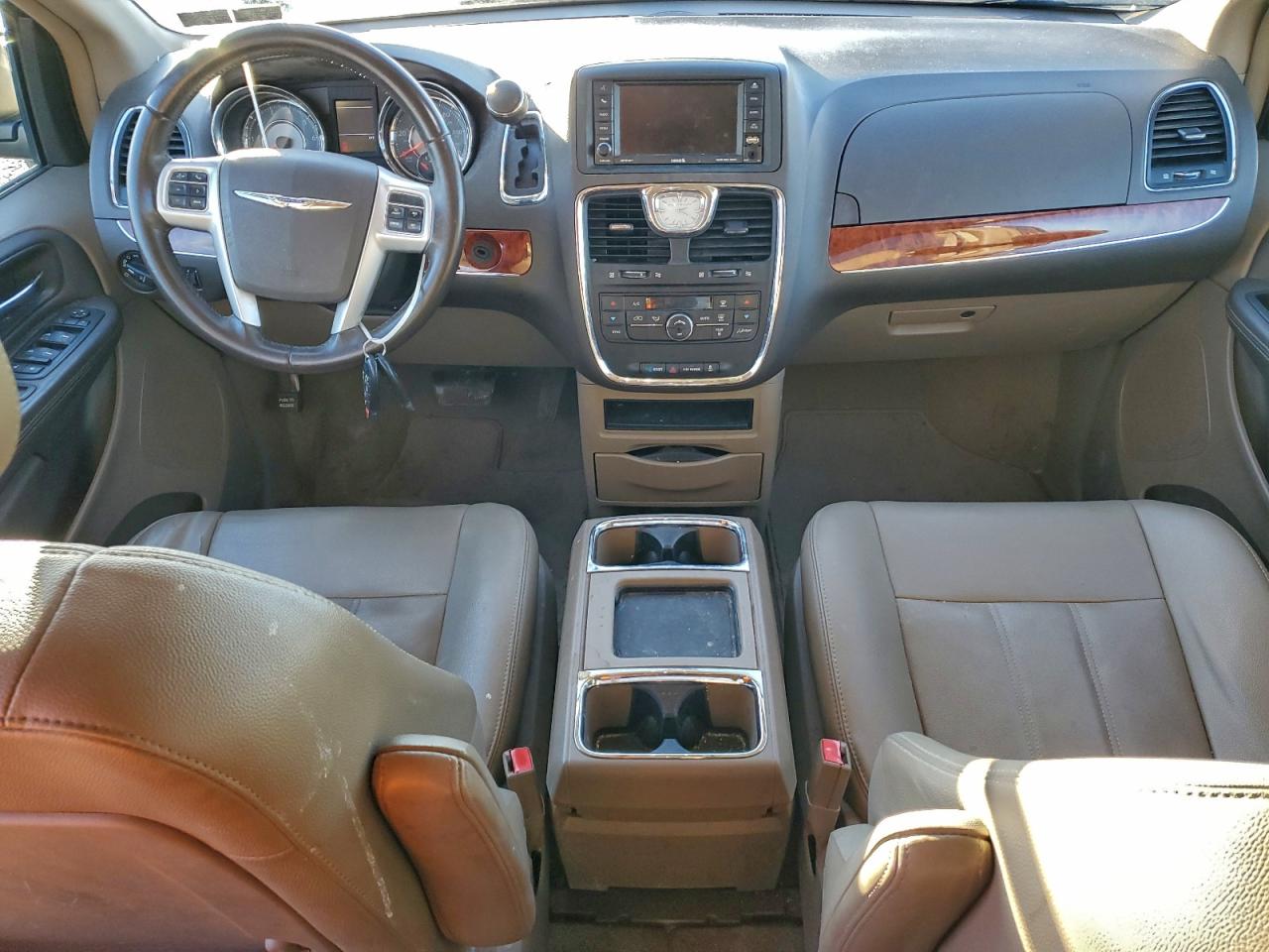 Chrysler Minivan Touring Image 3