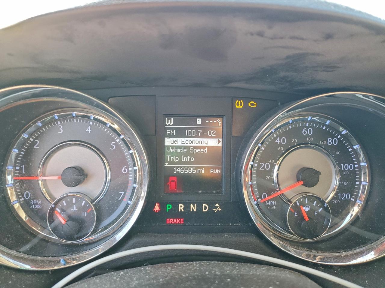 Chrysler Minivan Touring Image 11