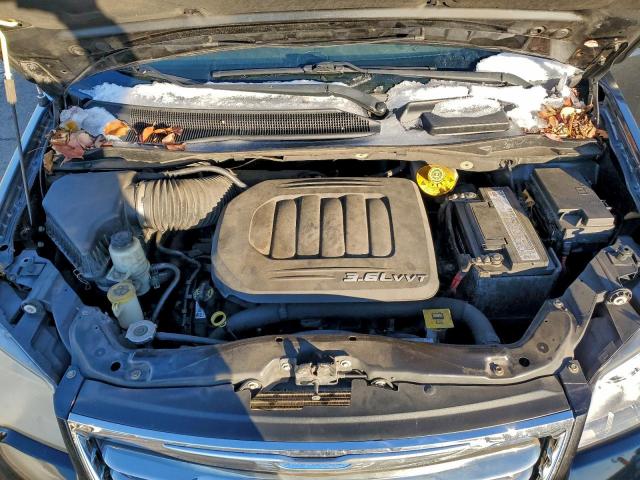 Chrysler Minivan Touring Image 6