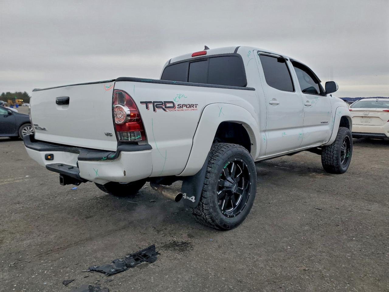 Toyota Tacoma Double Cab Image 3