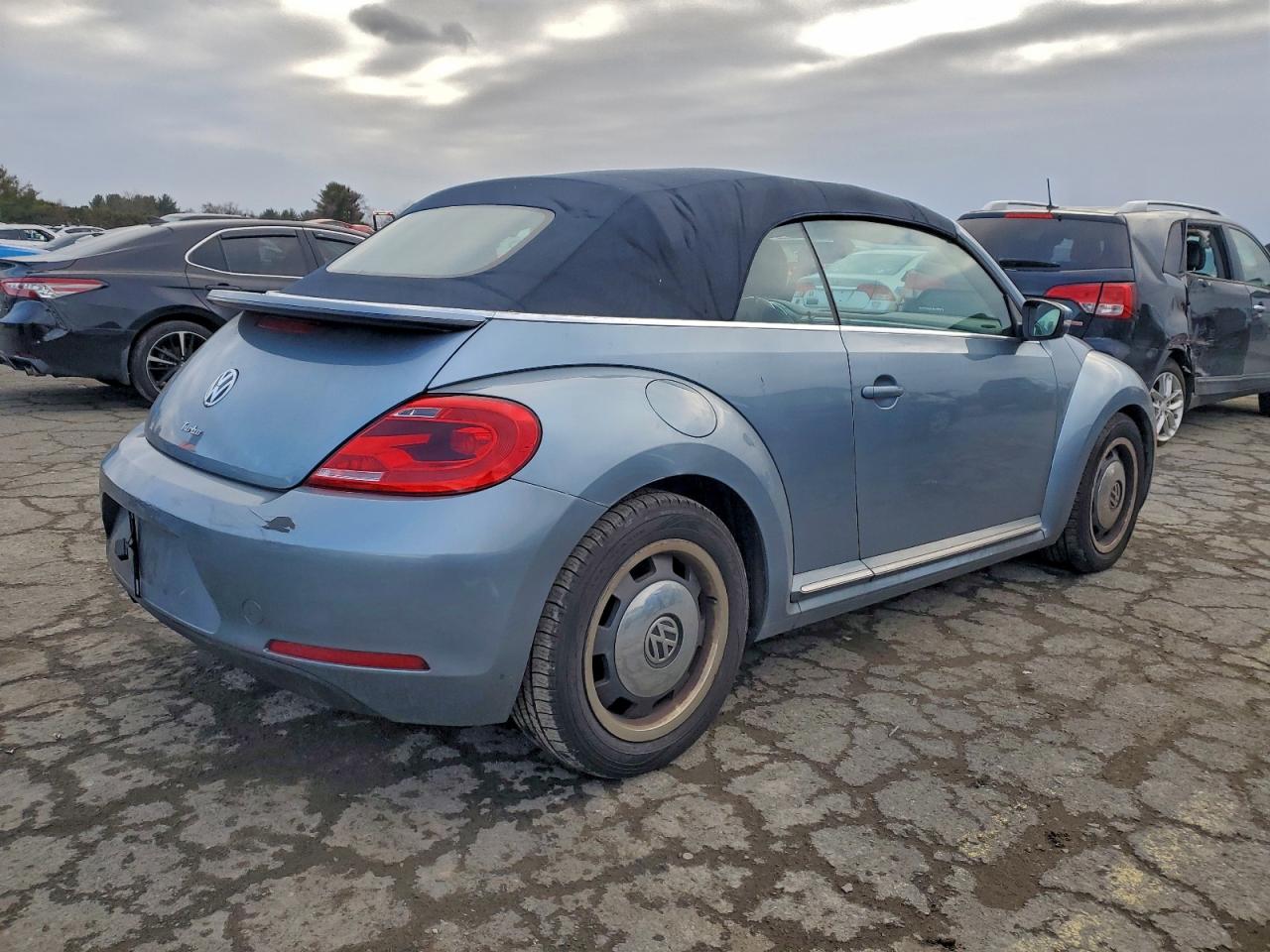 Volkswagen Beetle S/se Image 3