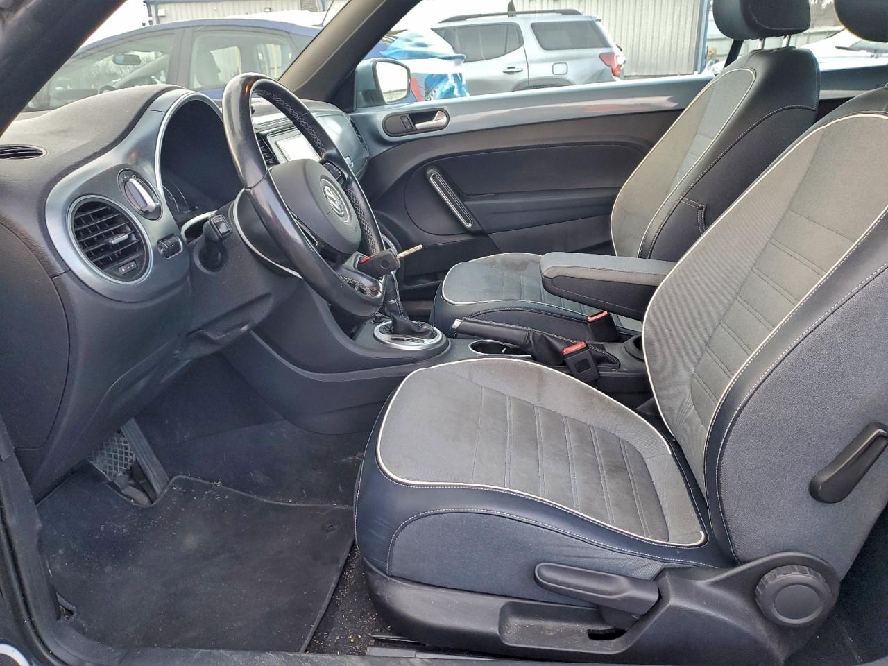 Volkswagen Beetle S/se Image 9