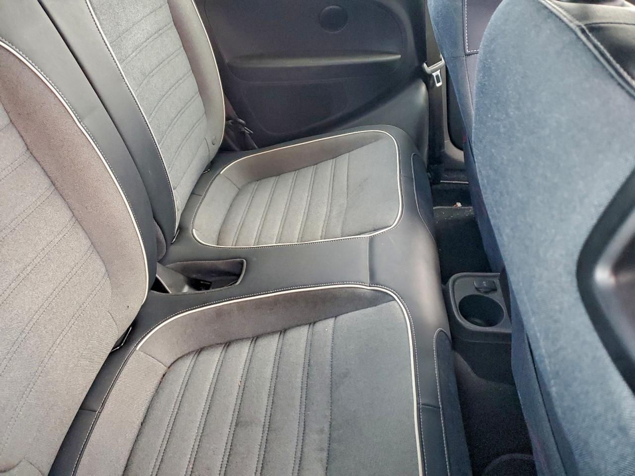 Volkswagen Beetle S/se Image 11