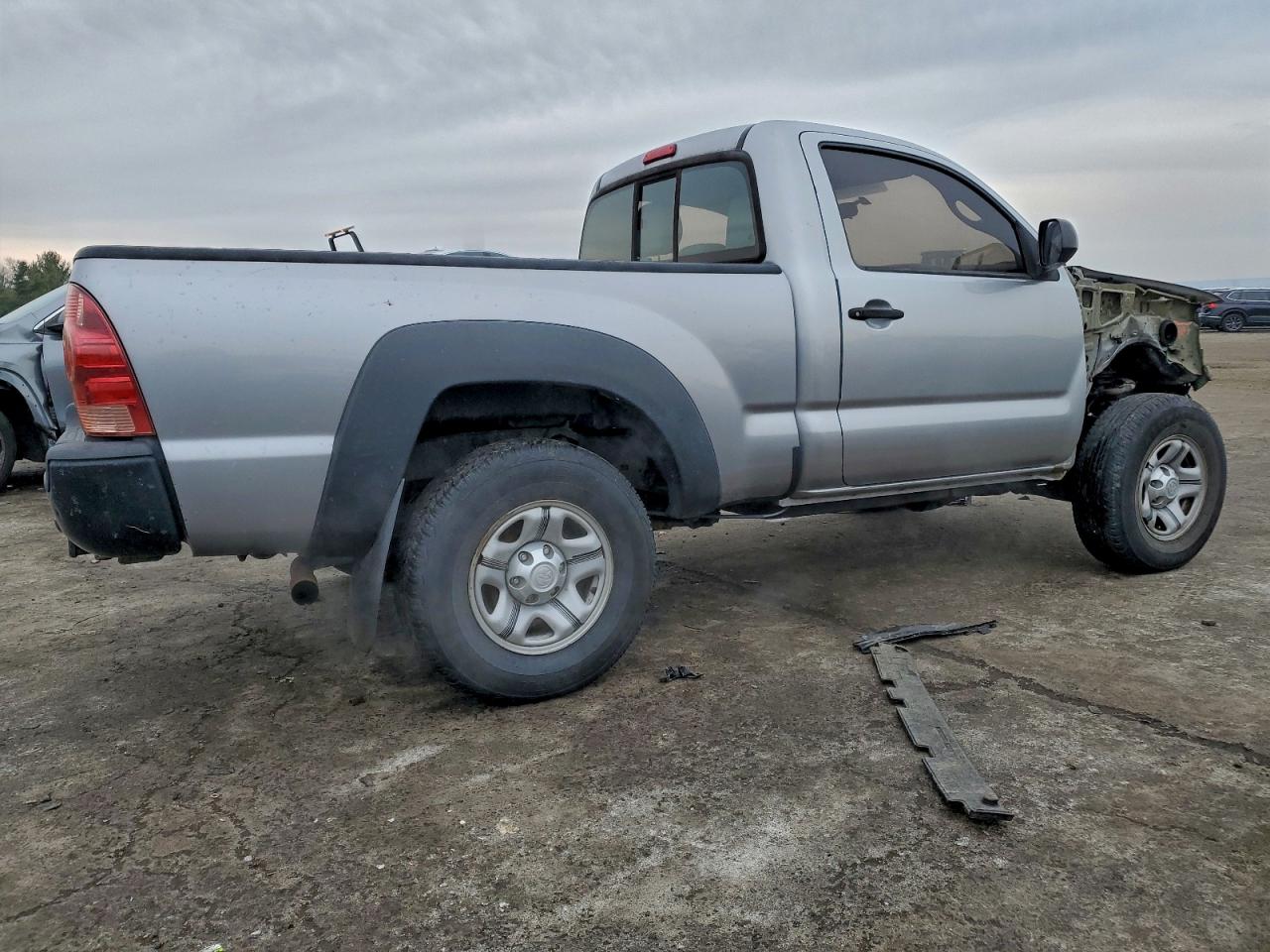 Toyota Tacoma Image 2