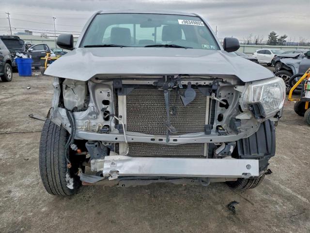 Toyota Tacoma Image 3