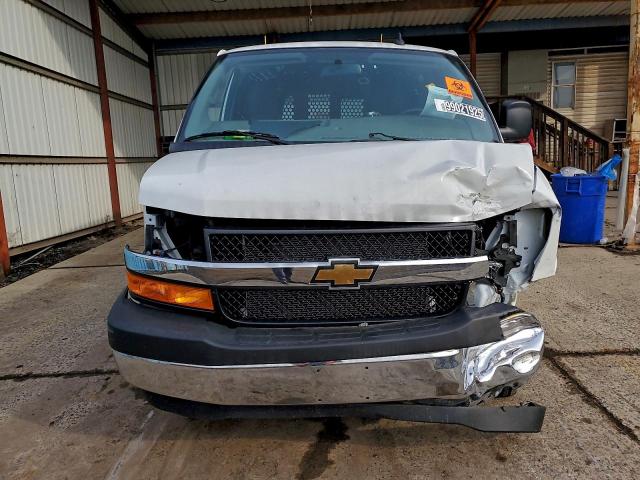 Chevrolet Express Image 8