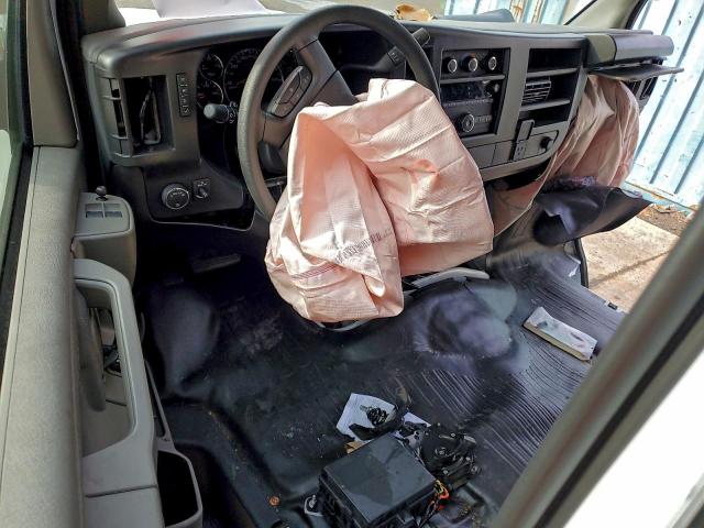 Chevrolet Express Image 12