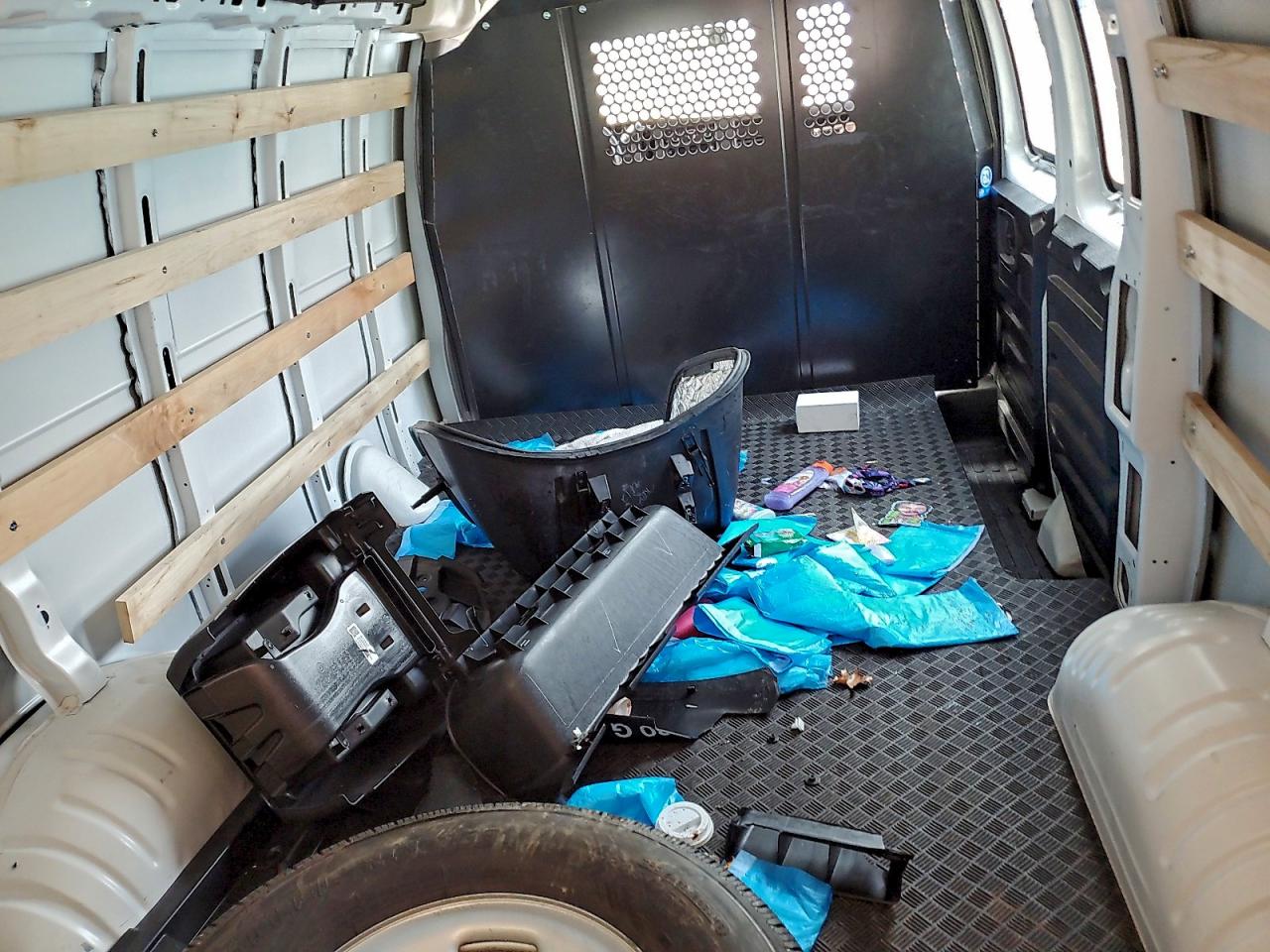 Chevrolet Express Image 5