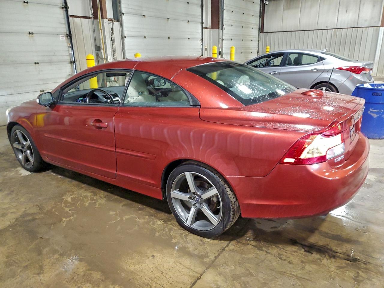 Volvo C70 T5 Image 12