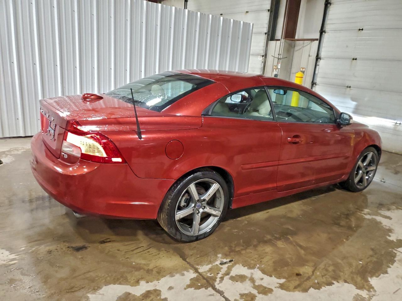 Volvo C70 T5 Image 10