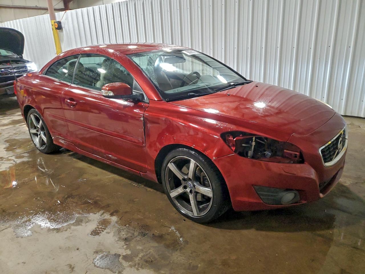 Volvo C70 T5 Image 7