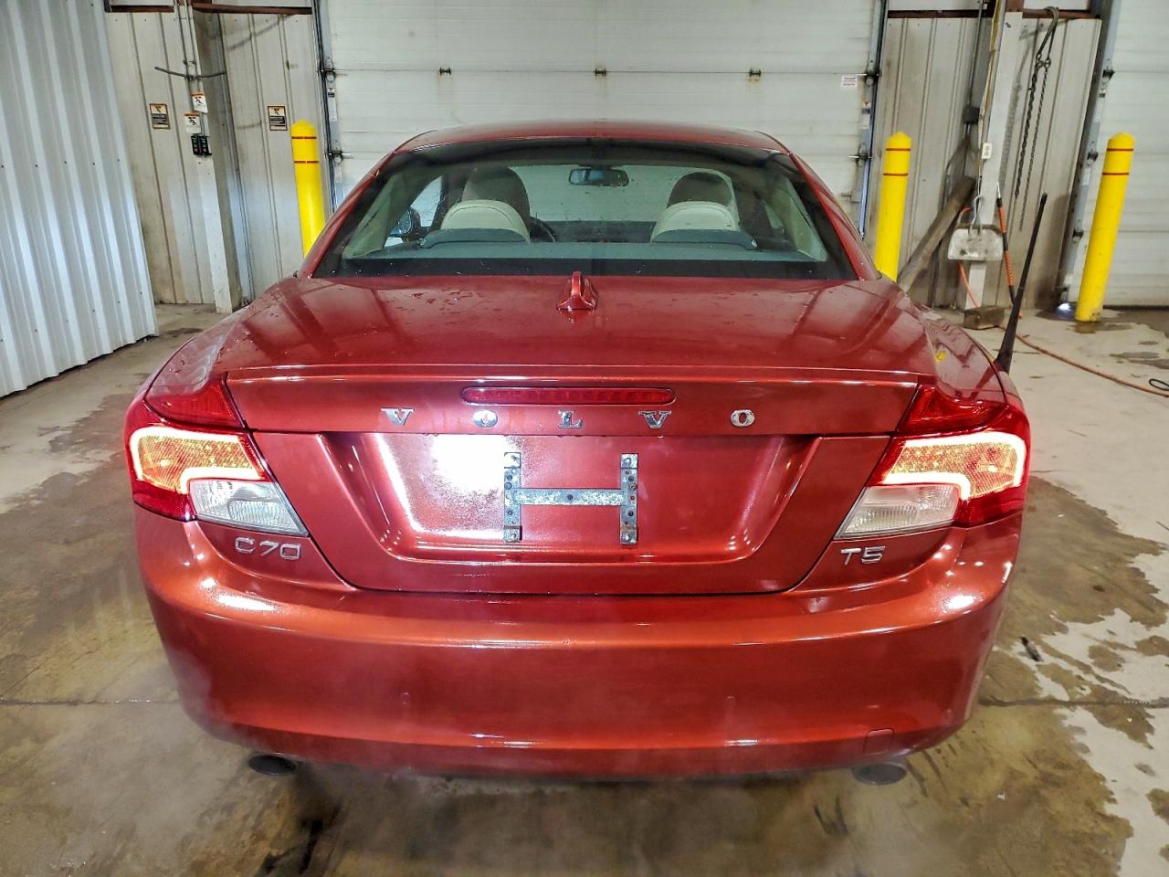 Volvo C70 T5 Image 3