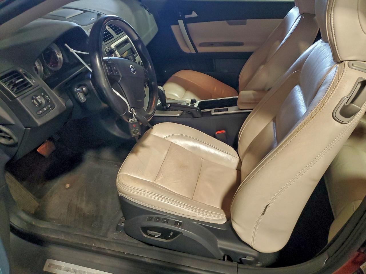 Volvo C70 T5 Image 11