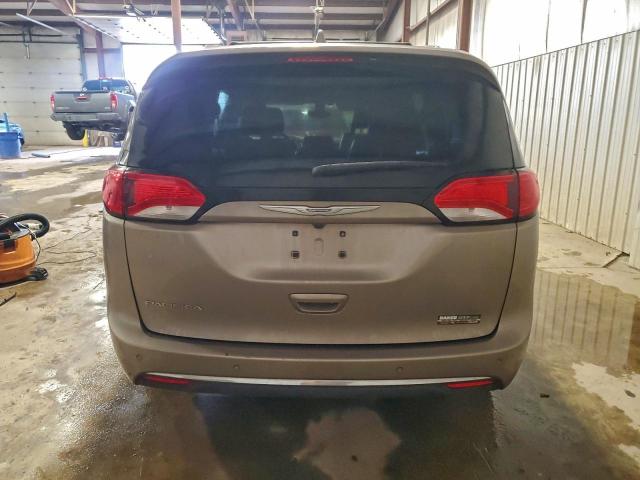 Chrysler Pacifica Touring L Plus Image 3