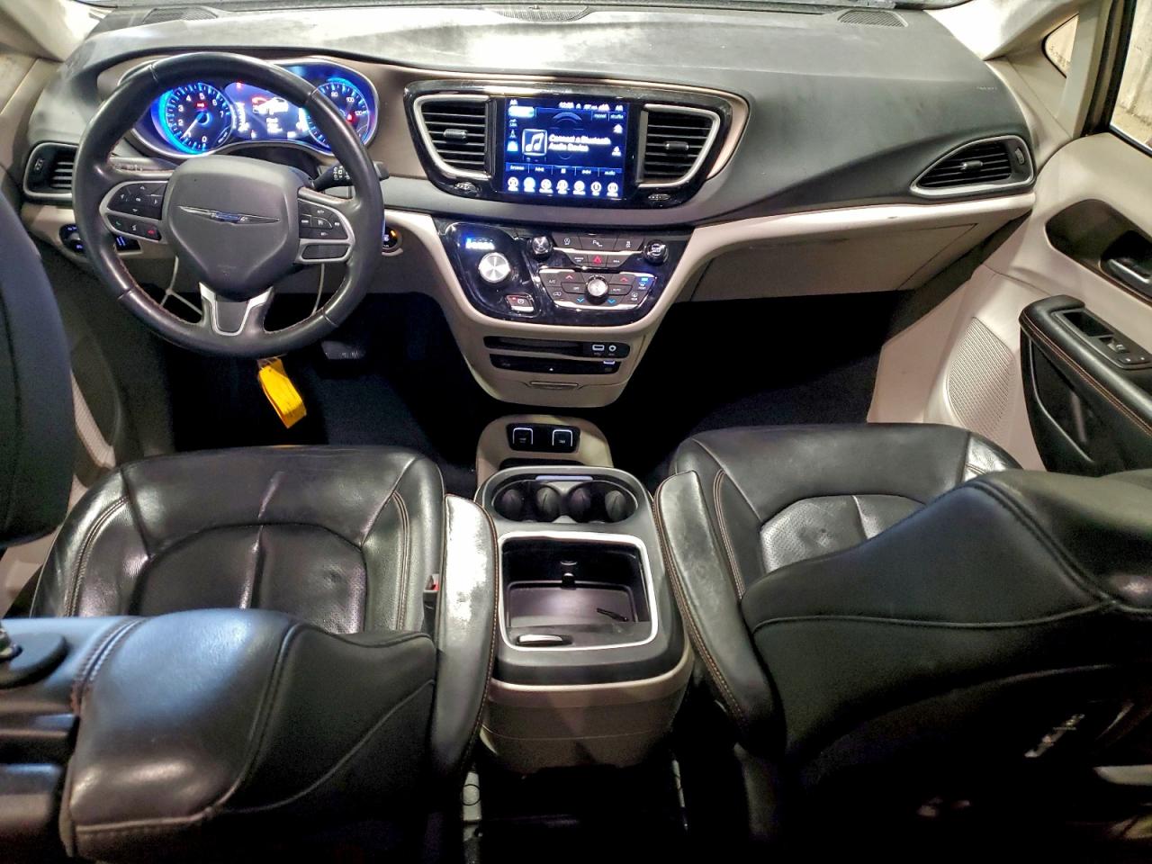 Chrysler Pacifica Touring L Plus Image 9