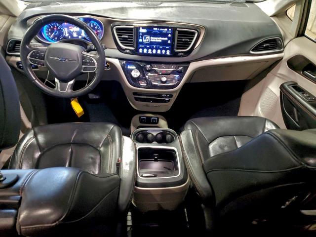 Chrysler Pacifica Touring L Plus Image 9