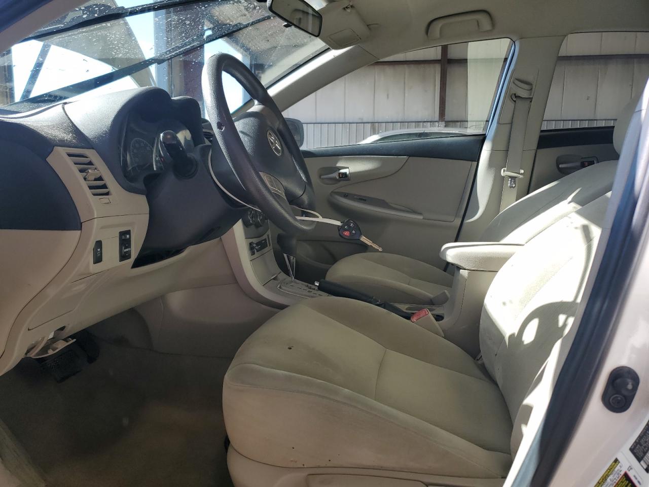 Toyota Corolla Base Image 12