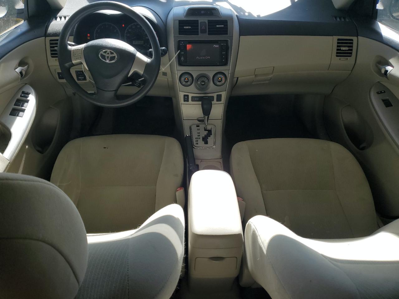 Toyota Corolla Base Image 9