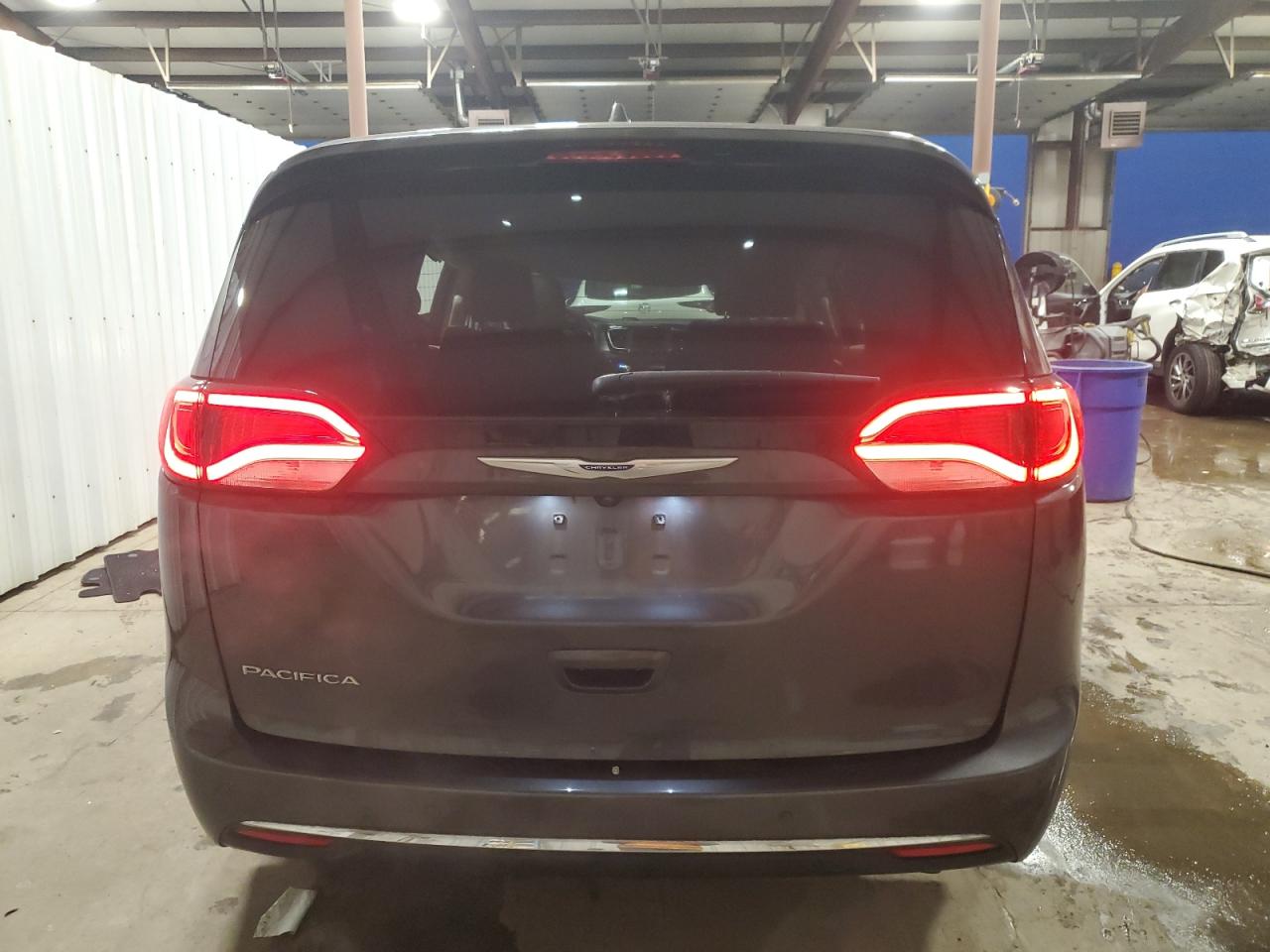 Chrysler Pacifica Touring Image 6