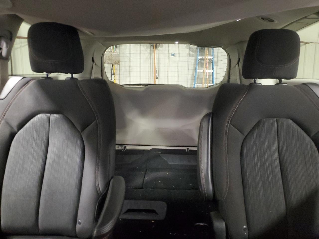 Chrysler Pacifica Touring Image 7