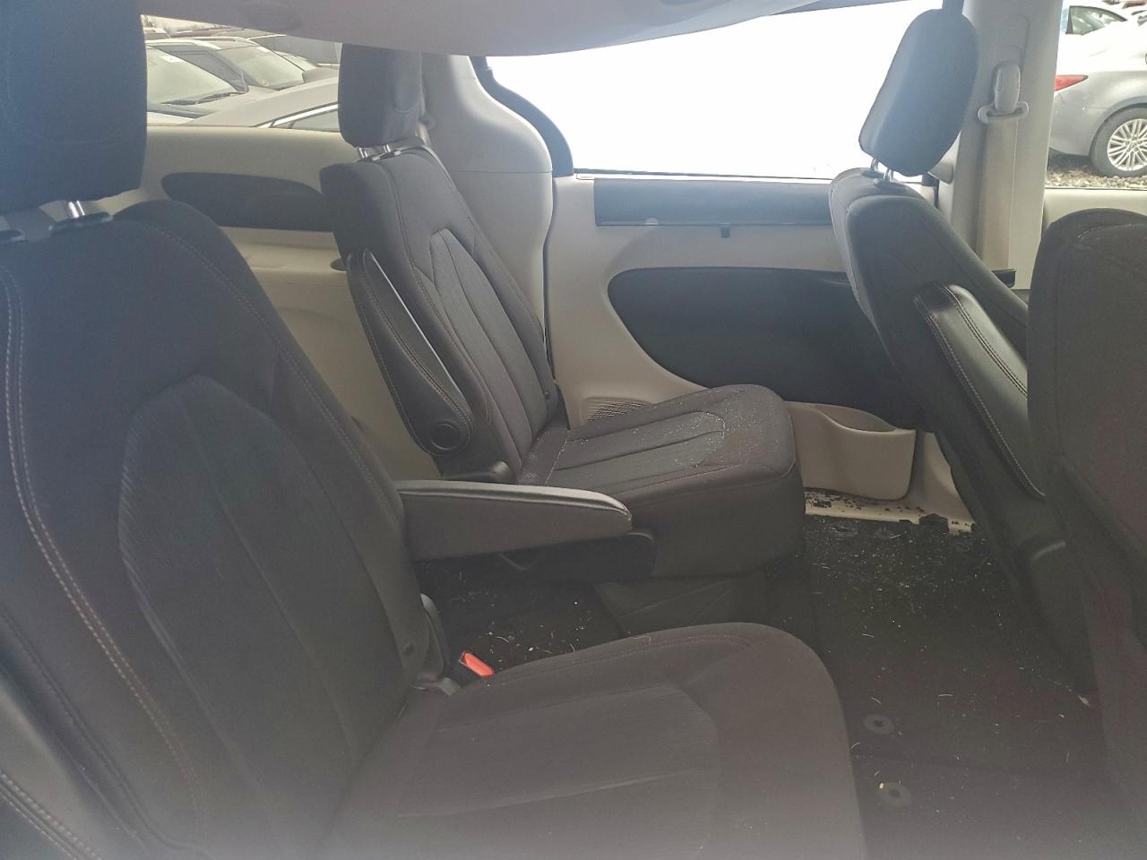 Chrysler Pacifica Touring Image 9