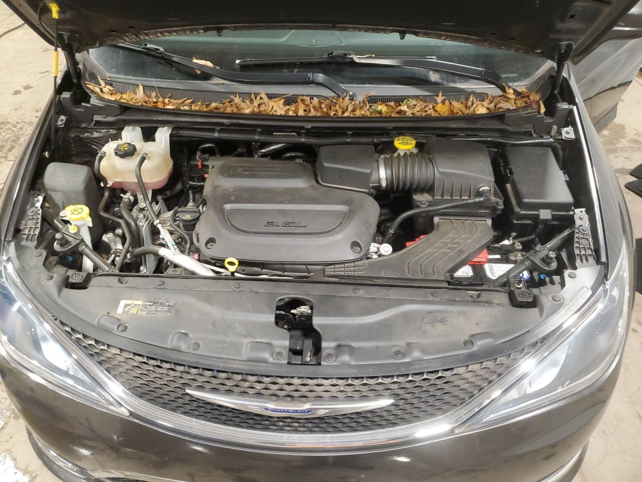 Chrysler Pacifica Touring Image 10