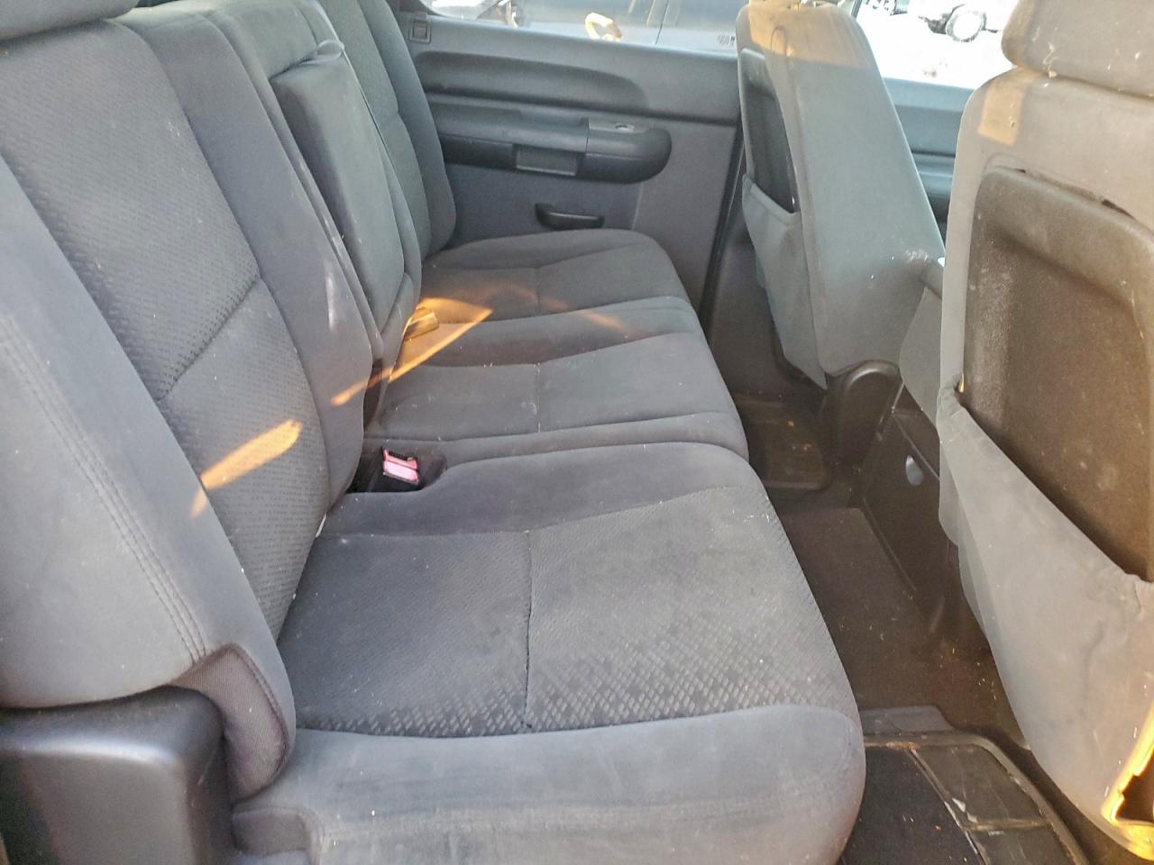 Chevrolet Silverado K1500 Crew Cab Image 11