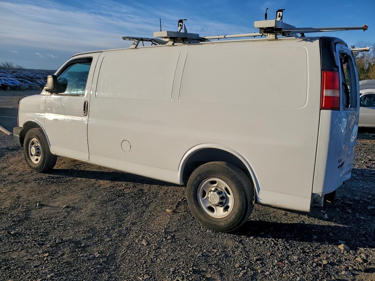 Chevrolet Express Image 2