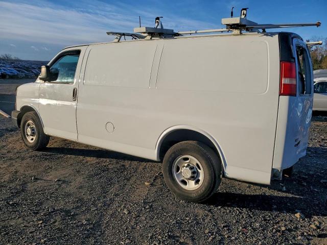 Chevrolet Express Image 2