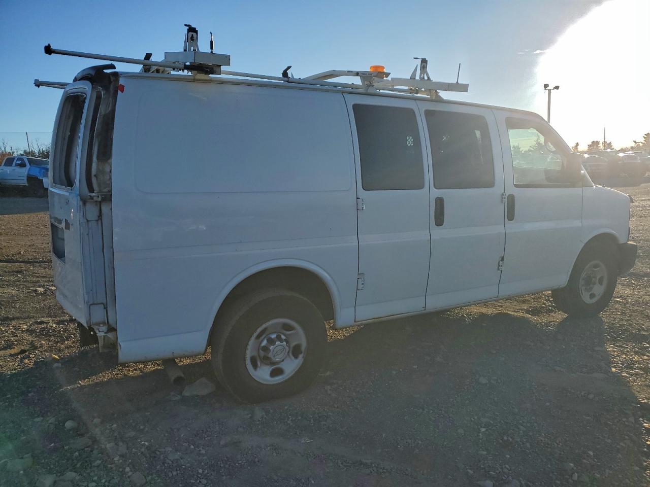 Chevrolet Express Image 5