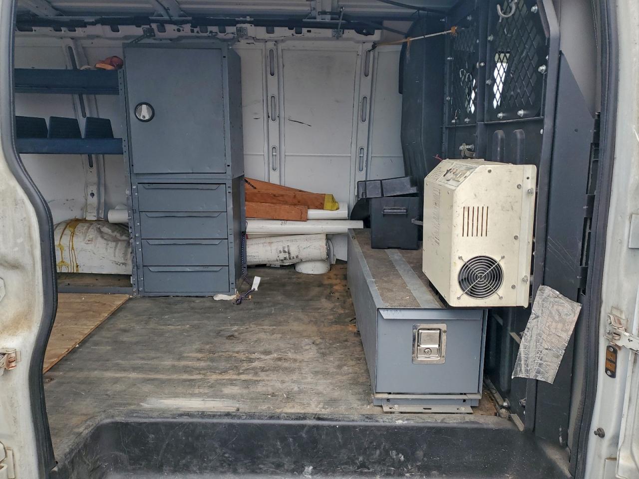 Chevrolet Express Image 10