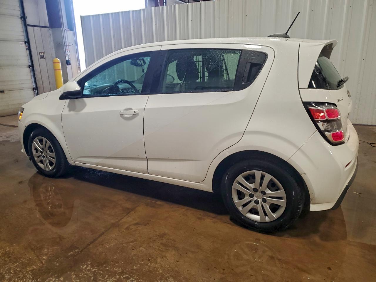 Chevrolet Sonic Image 4