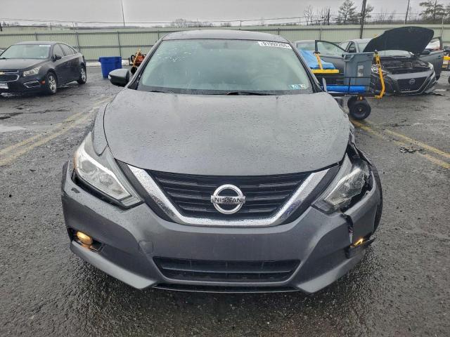 Nissan Altima 2.5 Image 6