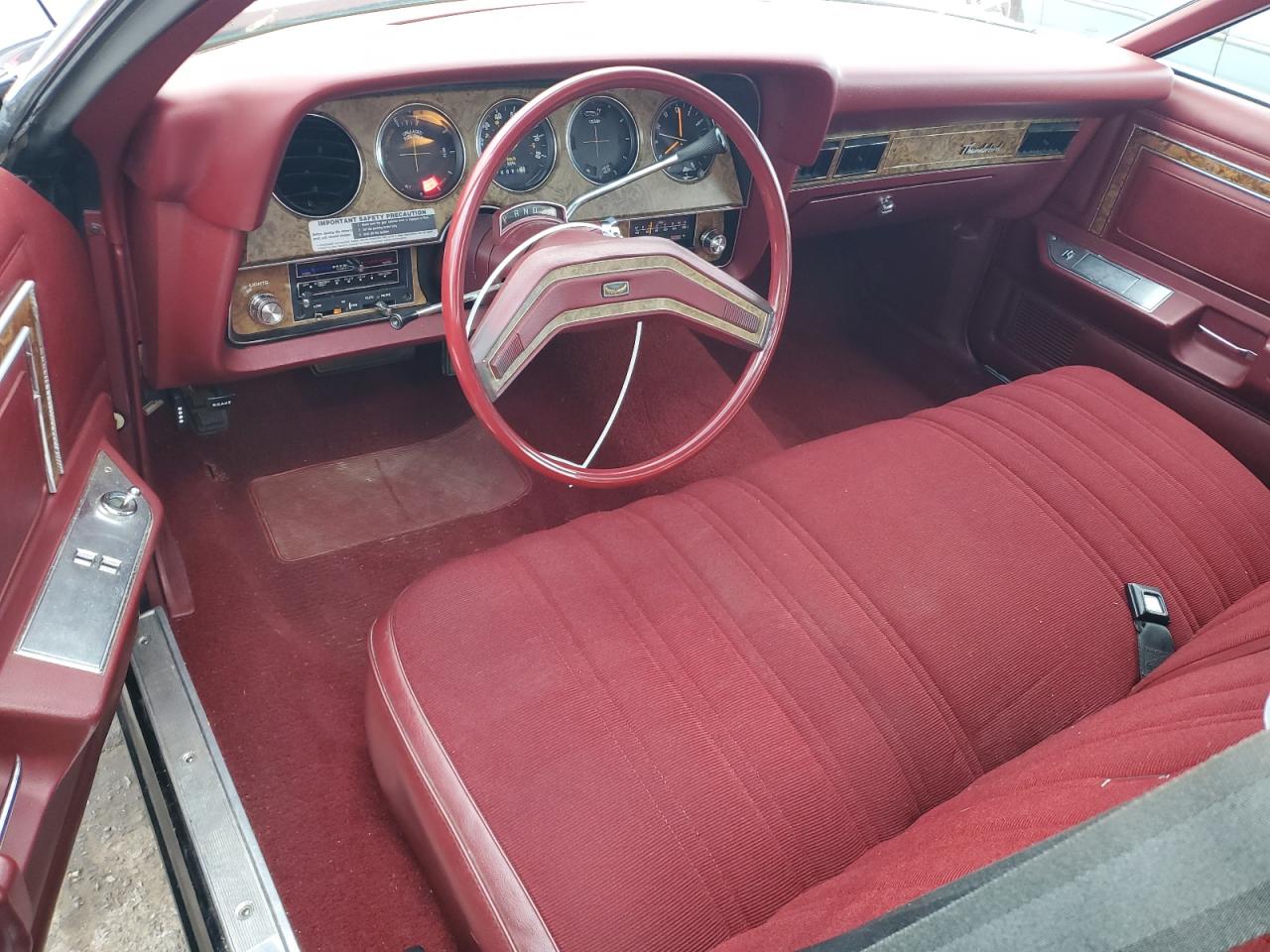 Ford Thunderbird Image 10