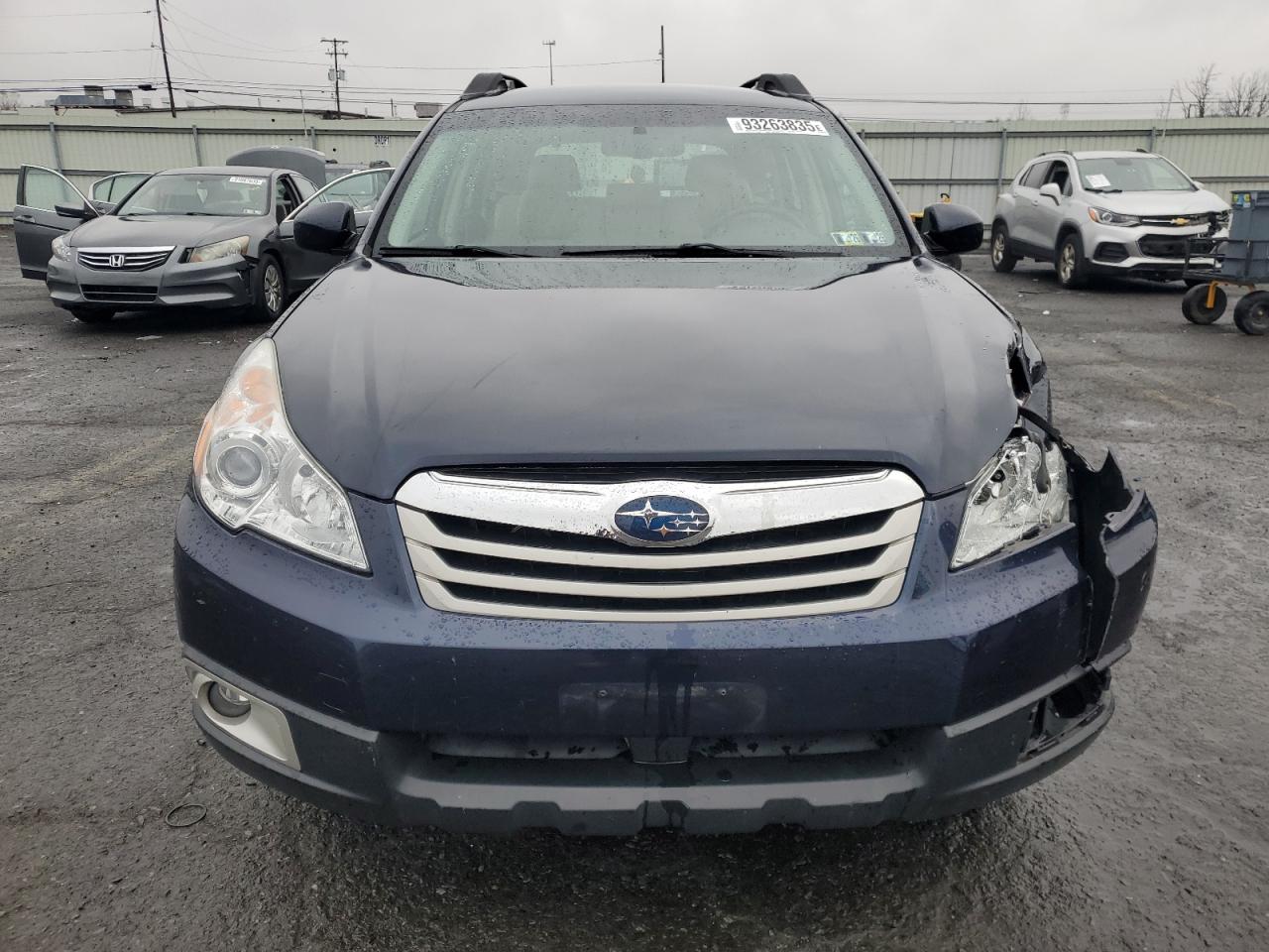 Subaru Outback 2.5i Image 6