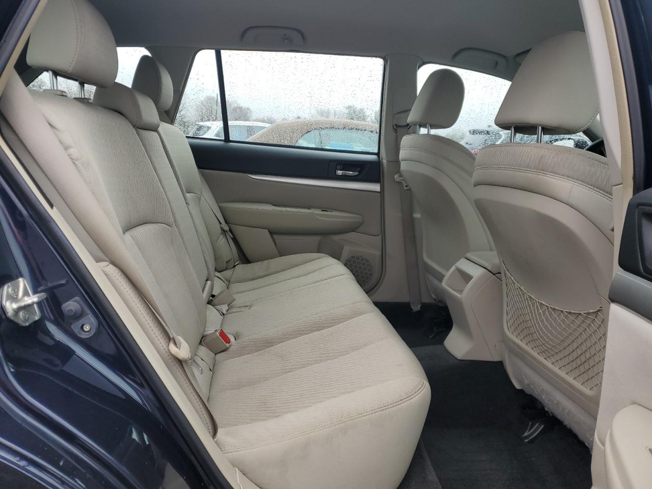 Subaru Outback 2.5i Image 8