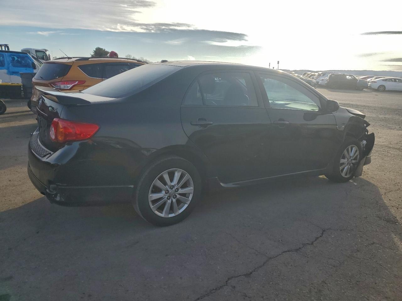 Toyota Corolla Base Image 2