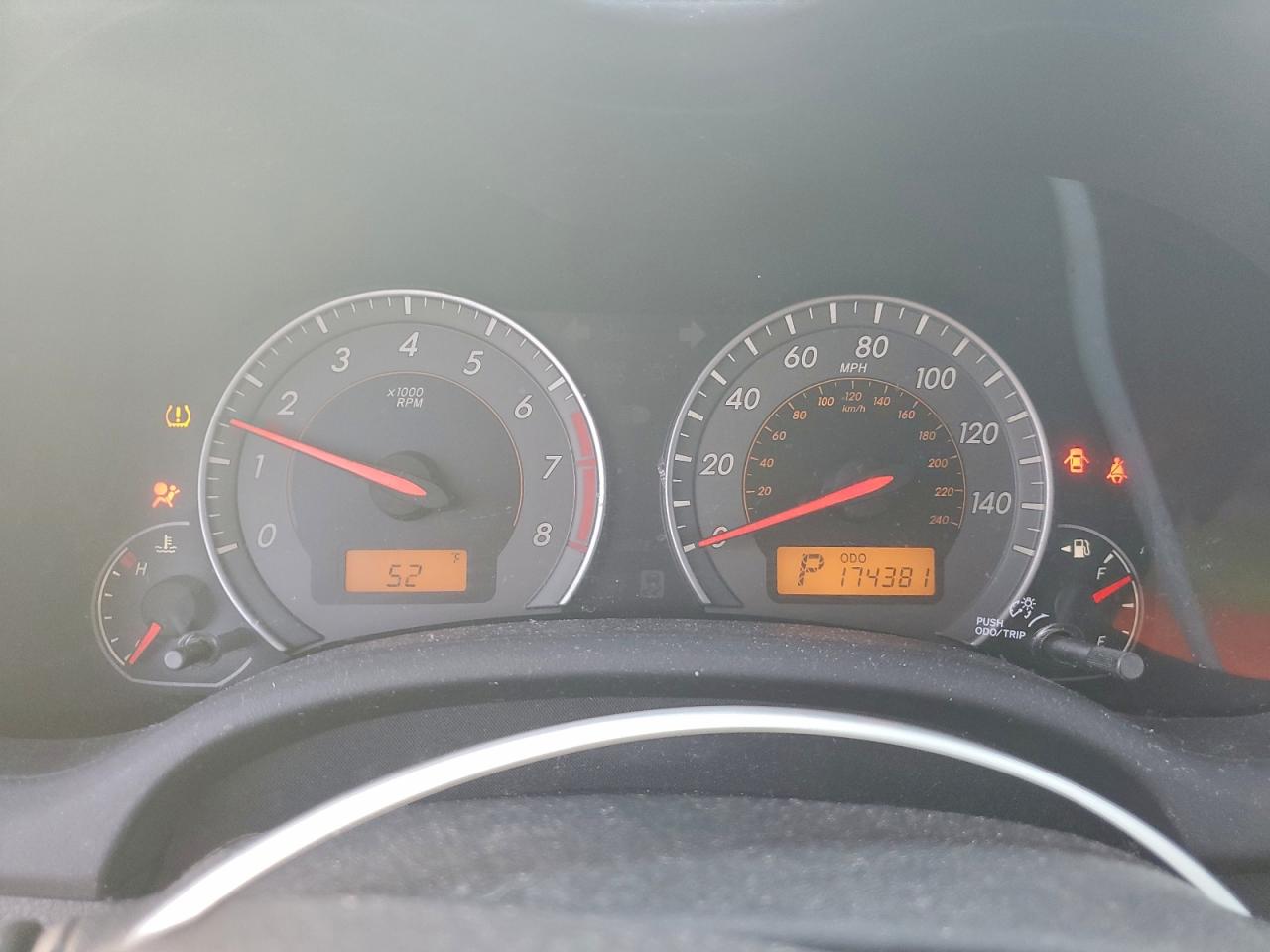 Toyota Corolla Base Image 9